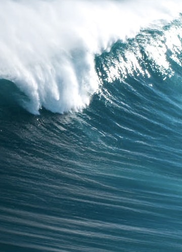 picture of a large wave